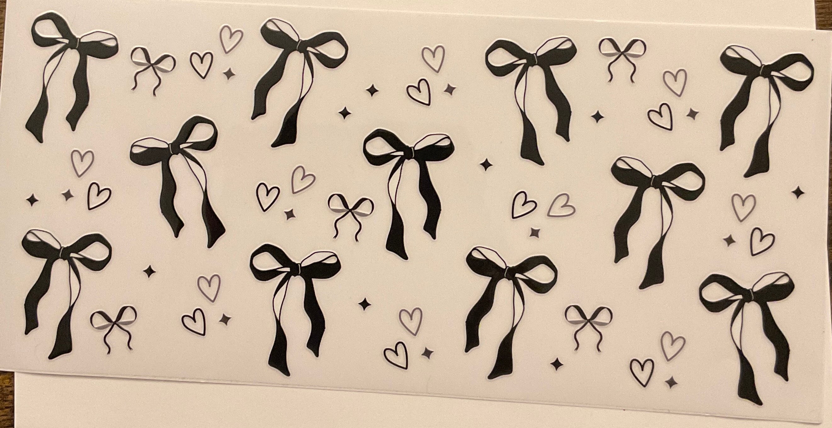 40 107- 40oz B&W Bows & Hearts￼