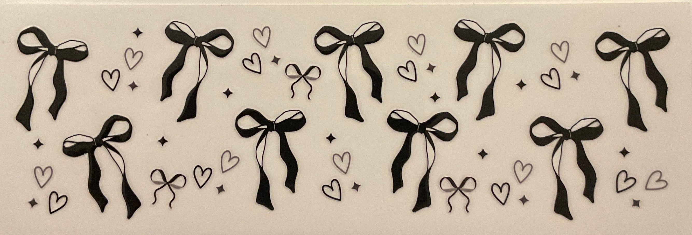 40 107- 40oz B&W Bows & Hearts￼